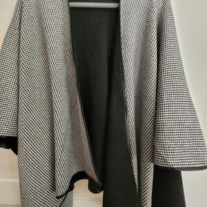 Talbots Black and White Houndstooth Women's Coat Cape Trimmed In Faux Leather